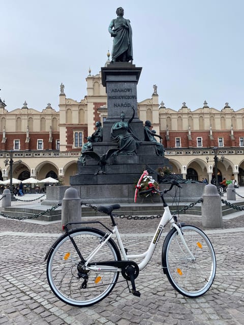 Krakow: Old Town and Kazimierz Guided Bike Tour - Florian Gate, the Barbican, and Main Market Square for fast city orientation