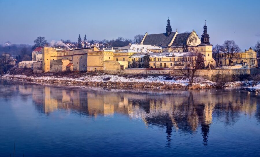 Krakow: Old Town Highlights Private Walking Tour - Inside Wawel Cathedral: golden details, royal tombs, and 144 stairs