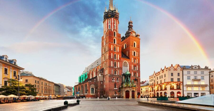 Krakow: Old Town Highlights Private Walking Tour - Wawel Hill and the Royal Castle: the monarchy story on the outside first