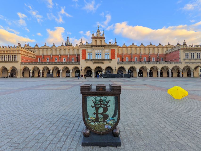 Kraków: Old Town & Wawel Castle Walking Tour in English - St Mary’s Basilica and the Trumpeter: A Church Stop With Personality