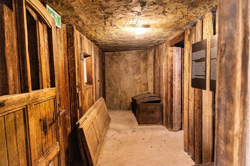 Krakow: Oskar Schindler's Factory Entry Ticket & Guided Tour - Inside the museum: what your English guide will focus on