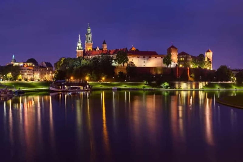 Krakow: Private Evening Boat Tour - The first leg through Salwator and Debniki, where the river starts telling the story