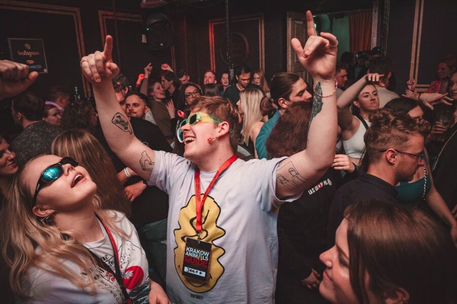 Krakow: Pub Crawl with 1 Hour of Unlimited Alcoholic Drinks - Should you book this Krakow pub crawl?