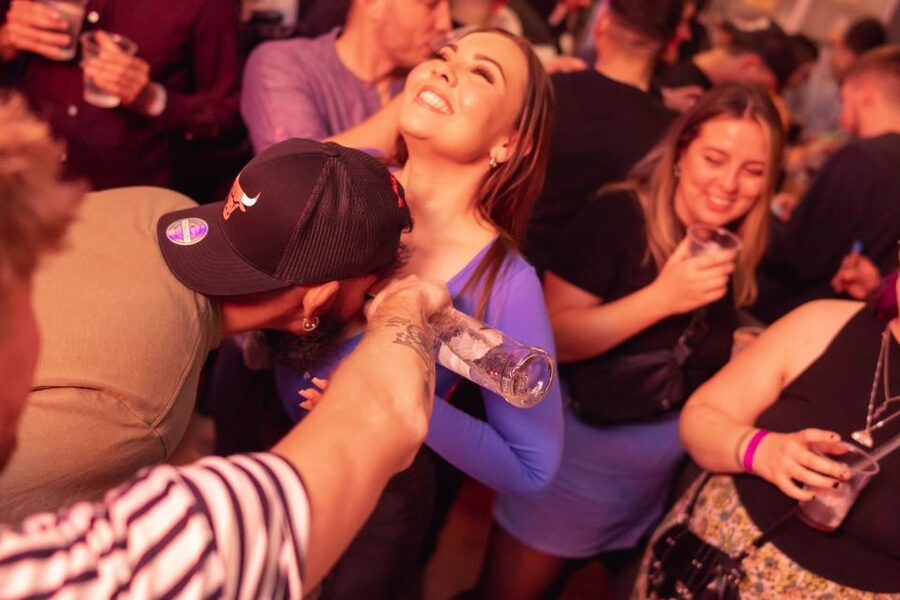 Krakow: Pub Crawl with 1 Hour of Unlimited Alcoholic Drinks - What the photographer does, and how to avoid being in photos