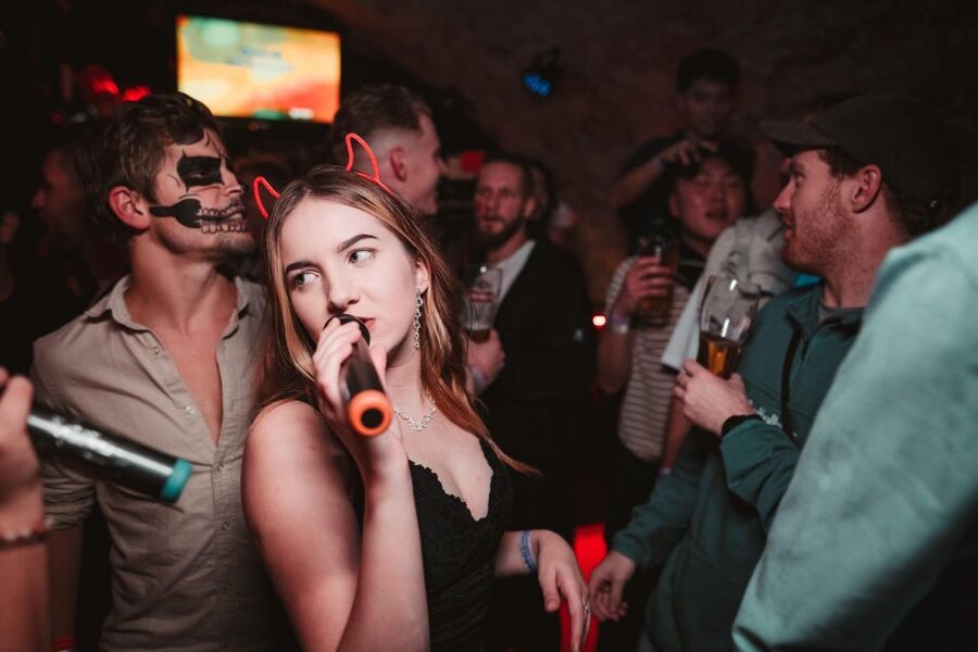 Krakow: Pub Crawl with 1 Hour of Unlimited Alcoholic Drinks - Price and value: why $31 can work if you want a party circuit