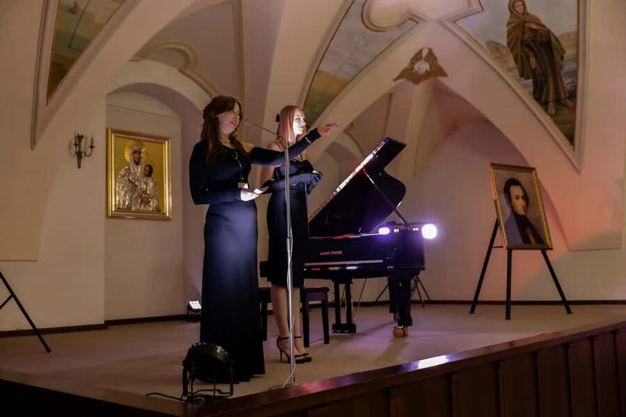 Kraków: Romantic Candlelight Chopin Piano Concert - Inside the 17th-century Bernardine Church at Candlelight Hour