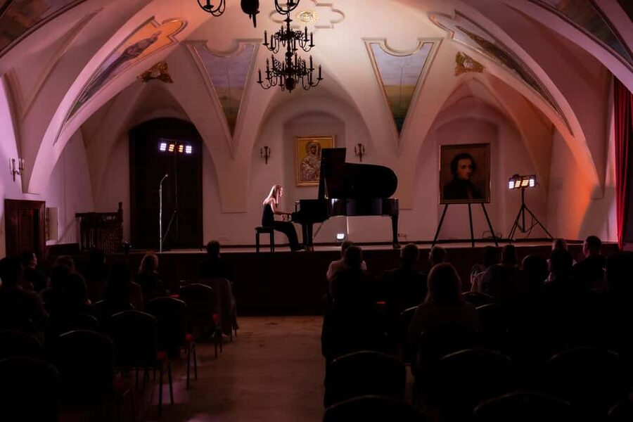 Kraków: Romantic Candlelight Chopin Piano Concert - Rules that matter: no flash, no alcohol, and keep it calm