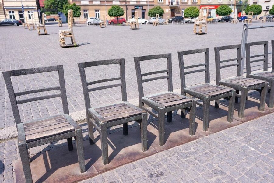 Krakow: Schindler's Factory & Ghetto Guided Tour - Inside the Schindler’s Enamel Factory Museum: why the exhibition feels so tight