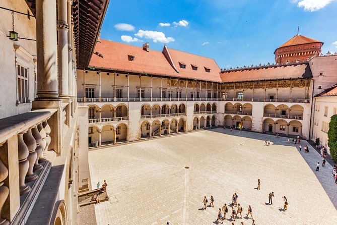Krakow: Skip-the-Line Wawel Castle & Old Town Guided Tour - Old Town highlights you will recognize, even if you only have a few hours