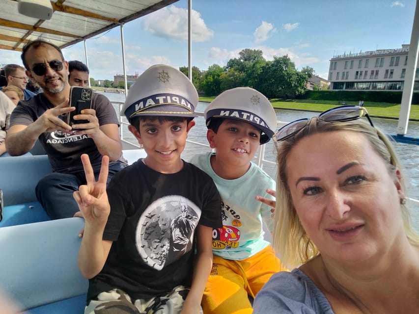 Krakow: Vistula River Cruise with Historical Views - Wawel Hill to the Old Town Skyline: The Start You’ll Remember