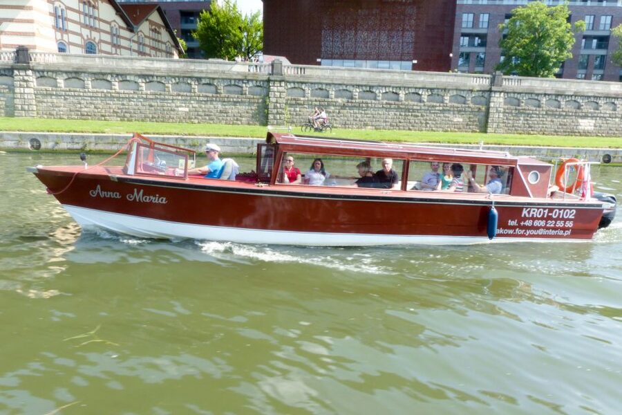 Krakow: Vistula River Cruise with Historical Views - Time and Weather: Staying Comfortable on a 1 Hour Float