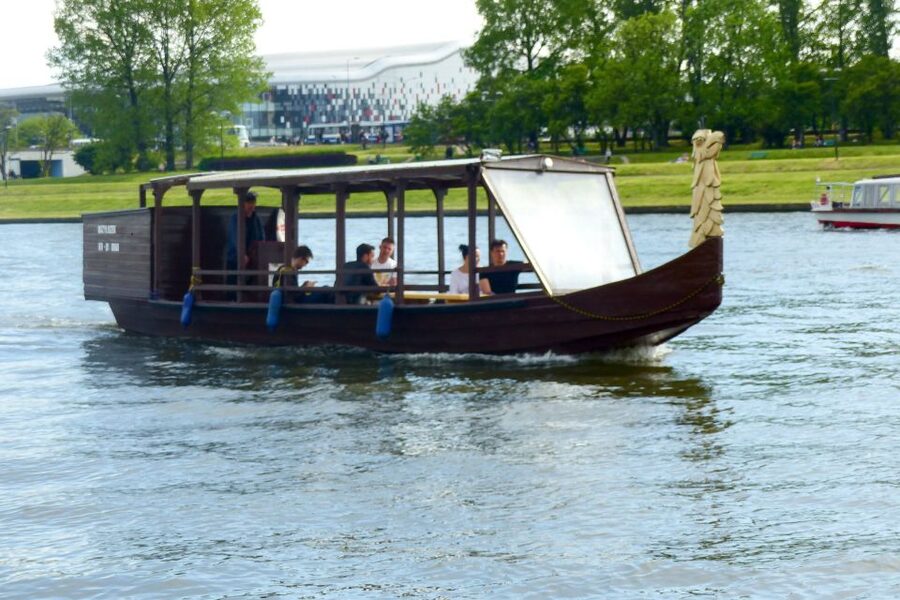 Krakow: Vistula River Cruise with Historical Views - Getting on Board at Powiśle: Location, Seating, and What to Expect