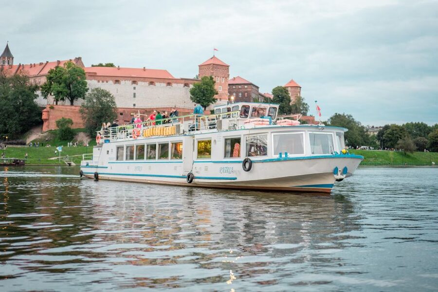 Krakow: Vistula River Panoramic Boat Tour ️ - Getting to the Pier Near Sheraton, Wawel Castle