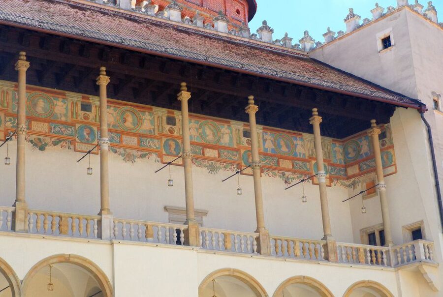 Krakow: Wawel Castle Guided Tour with Entry Tickets - Royal private apartments, tapestries, paintings, and chandeliers