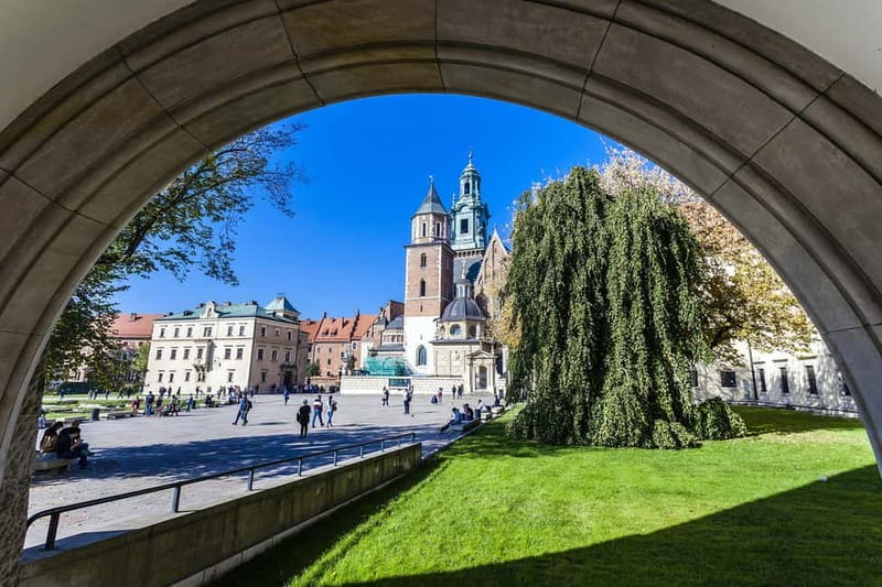 Krakow: Wawel Hill Audioguide Tour - Royal power in plain sight: kings, queens, crowns, and burial