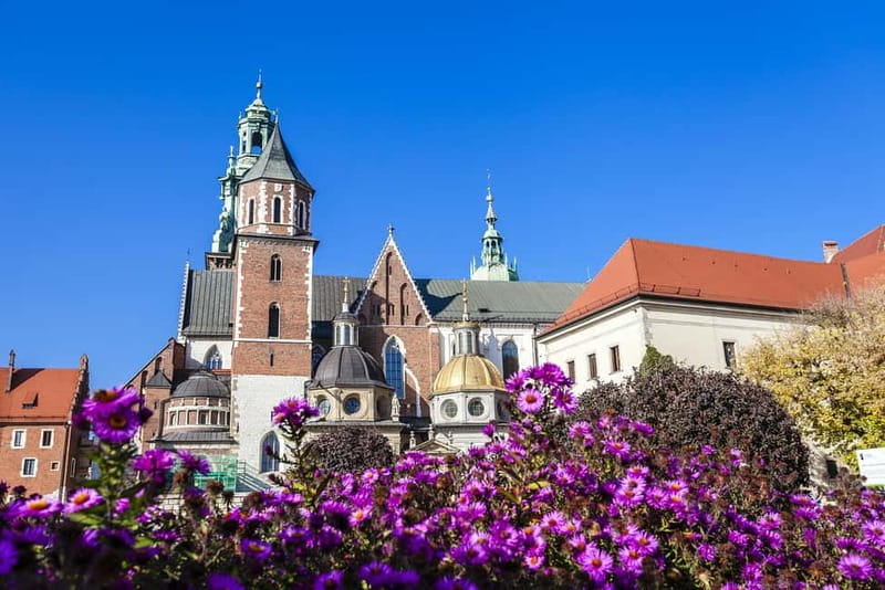 Krakow: Wawel Hill Audioguide Tour - Main Courtyard: where the castle story clicks