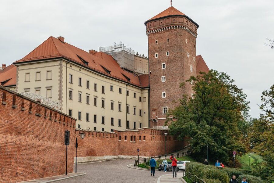 Krakow: Wawel Royal Hill with Optional Castle and Cathedral - Why Wawel Hill Still Feels Like Krakow’s Center of Gravity