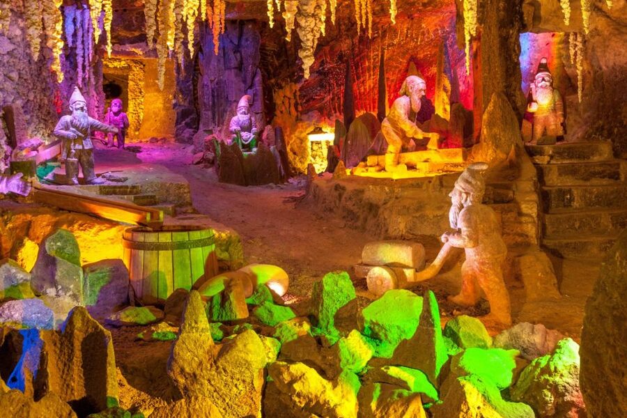 Krakow: Wieliczka Salt Mine Fast-Track Ticket & Guided Tour - Key things you will notice on this Wieliczka tour