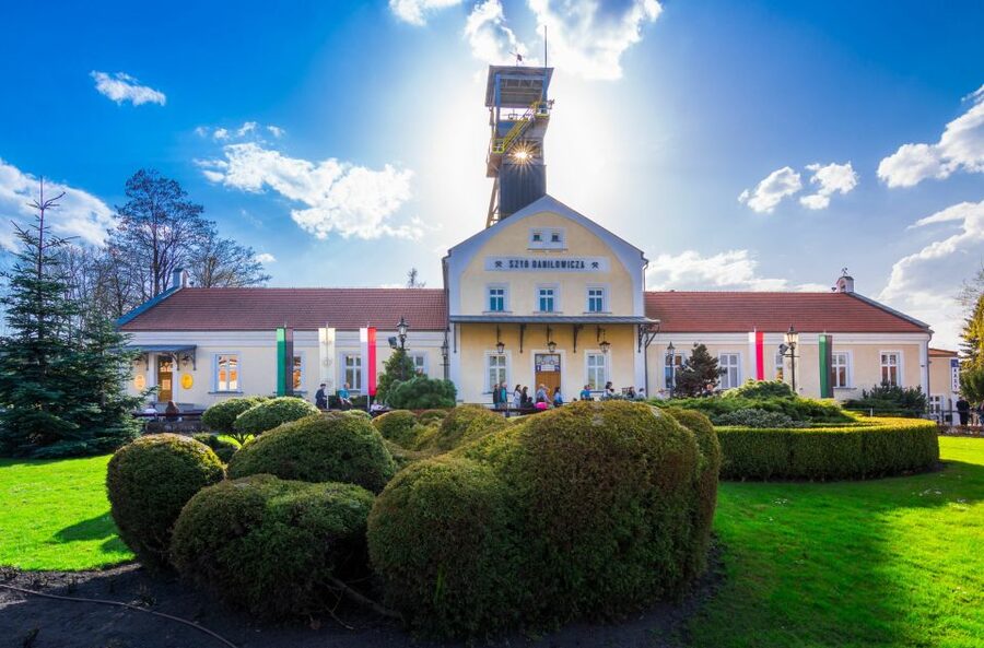 Krakow: Wieliczka Salt Mine Fast-Track Ticket & Guided Tour - Getting from Krakow: pickup options, bus time, and how the day flows