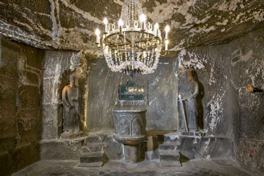 Kraków: Wieliczka Salt Mine Guided Tour with Hotel Pickup - Underground lakes, the subterranean church, and why the guide matters