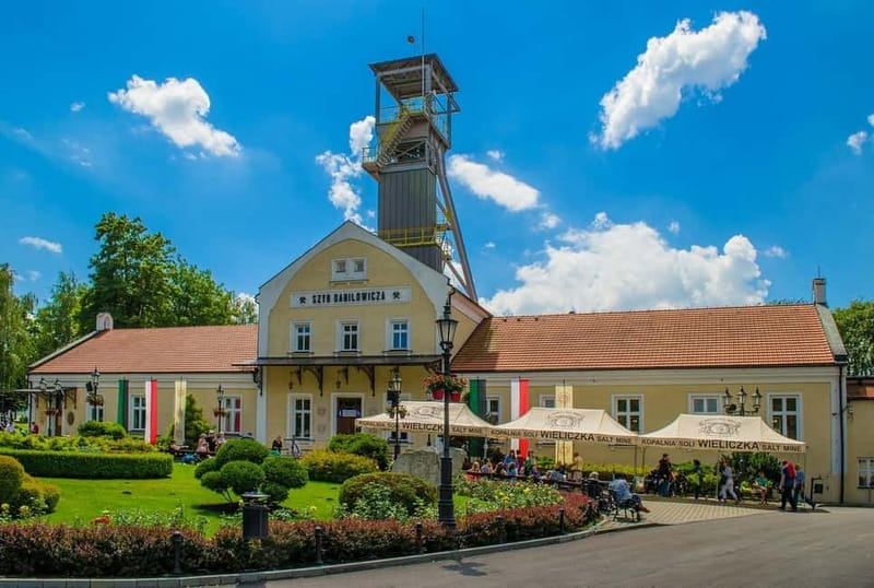 Kraków: Wieliczka Salt Mine Guided Tour with Transfer - Should you book the Wieliczka guided tour with transfer?