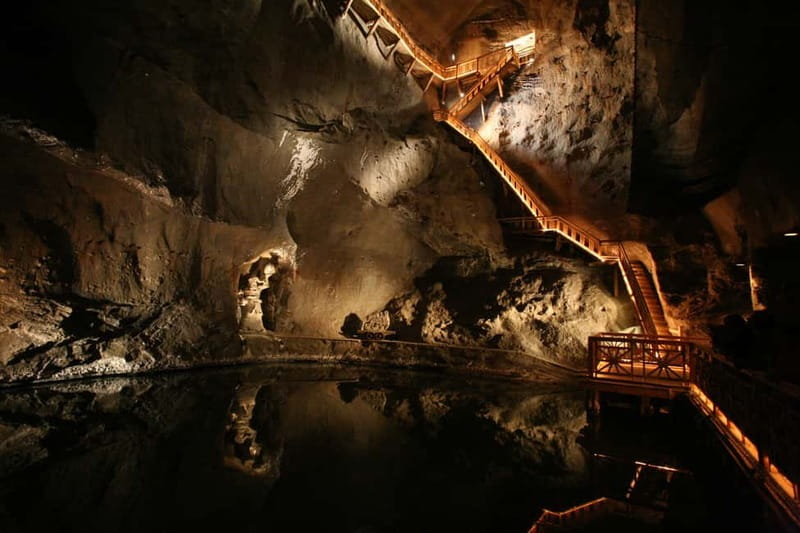 Kraków: Wieliczka Salt Mine Guided Tour with Transfer - UNESCO at work underground: what makes Wieliczka special