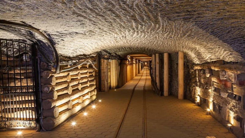 Kraków: Wieliczka Salt Mine Guided Tour with Transfer - Stop-by-stop: what happens on each part of the day