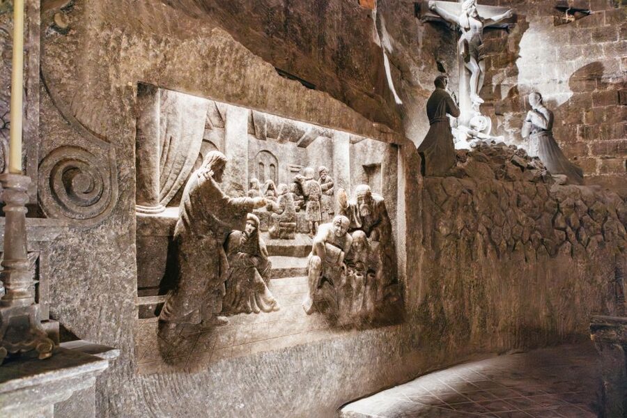 Krakow: Wieliczka Salt Mine Guided Tour with Transport - The timing on the day: bus ride, two guided chunks, and short breaks
