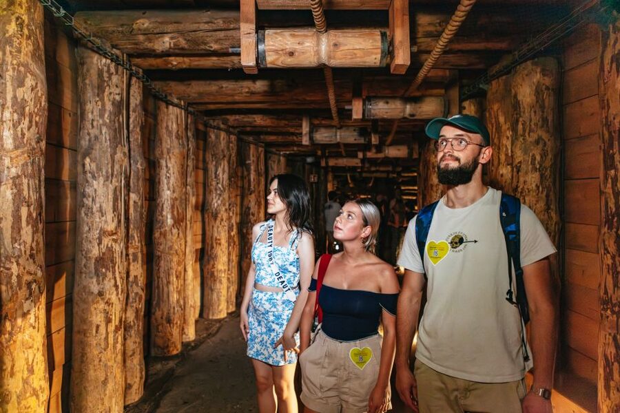 Krakow: Wieliczka Salt Mine Guided Tour with Transport - Small-group feel, guide quality, and why the tour feels well run