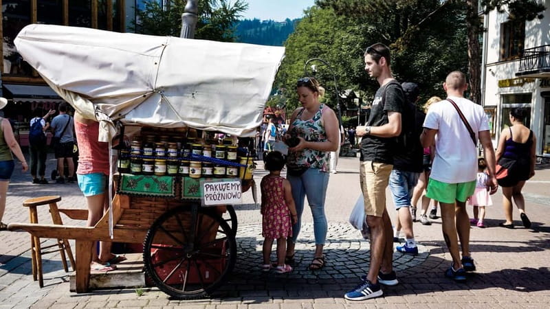 Krakow: Zakopane Cable Car, Spirits, Tasting & Thermal Baths - Zakopane market and Krupowki Street: your chance to eat and shop on your terms