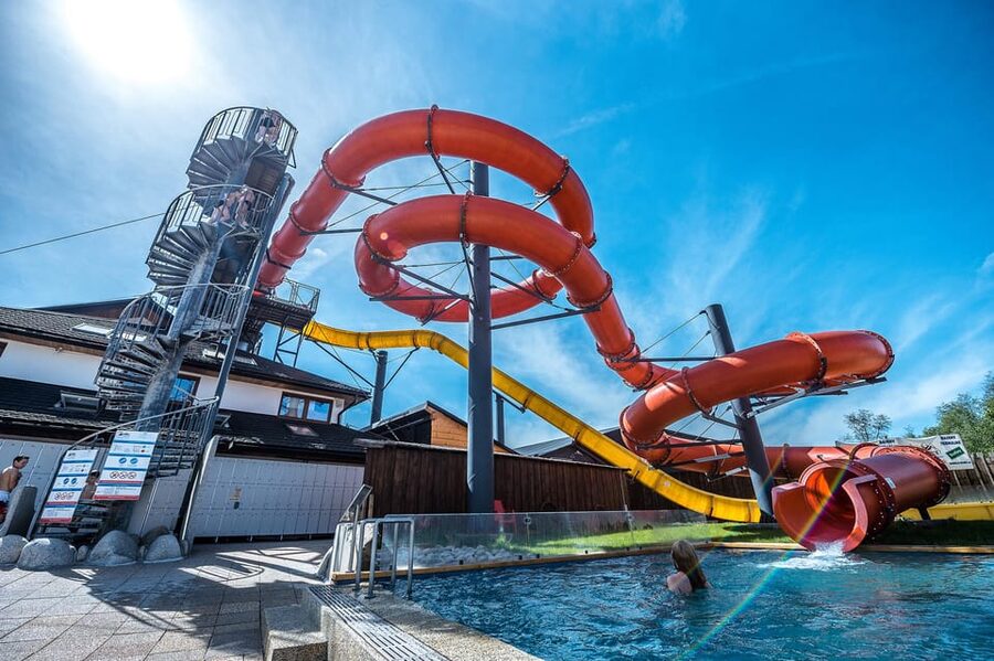 Krakow: Zakopane Cable Car, Vodka, Cheese & Hot Springs Tour - Price and Value: Is $26 Reasonable for This Much Moving Parts?