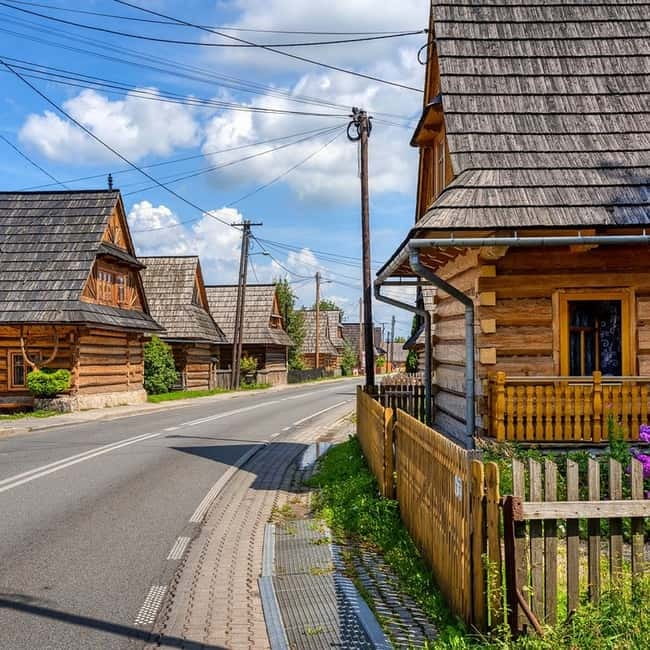 Krakow: Zakopane & Hot Springs Tour with Cable Car & Pickup - Zakopane free time on Krupówki street: shopping and local rhythm