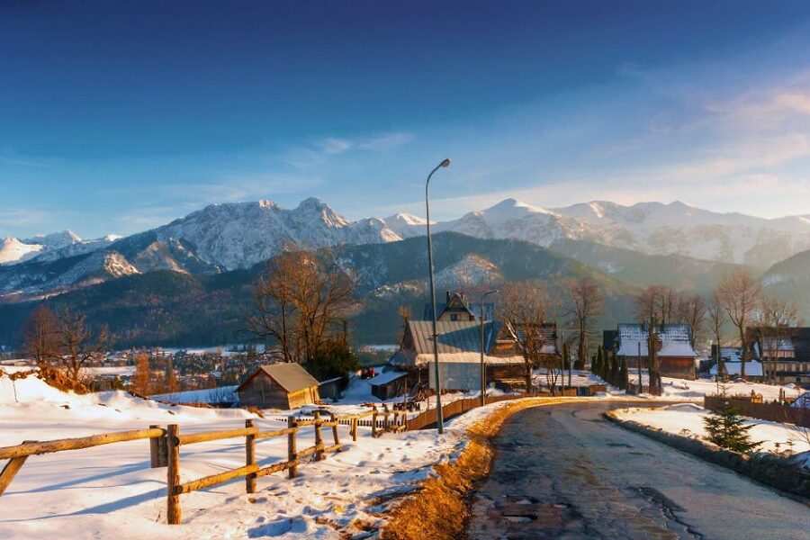 Krakow: Zakopane Tatra Mountains, Cable Car, Local Tasting - Jaszczurowka Chapel and Wielka Krokiew: quick stops with strong payoff