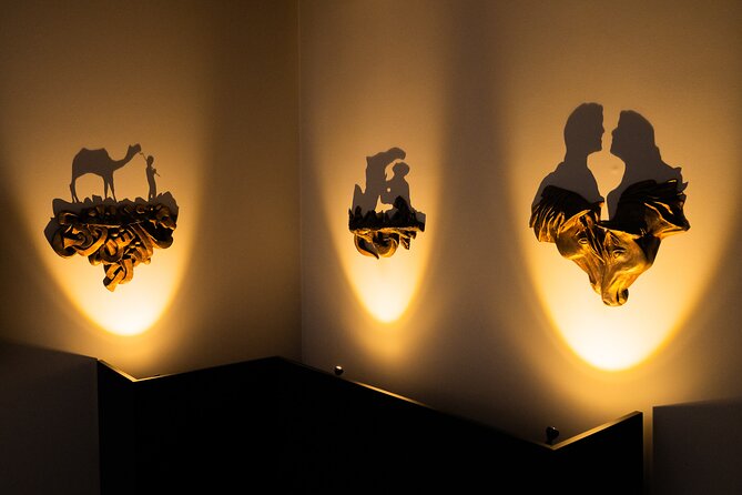 Museum of illusions Entry Ticket - The role of staff: explanations and phone photo help