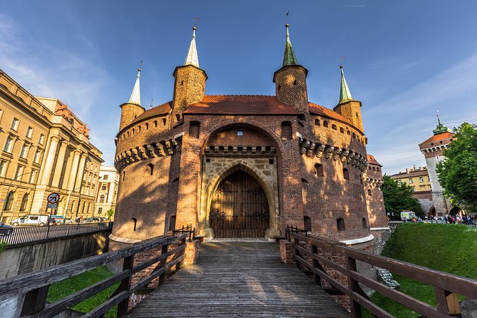 Old Town Krakow & Wawel Castle Walking Tour - A First-Day Walk From the Krakow Barbican to Wawel Hill