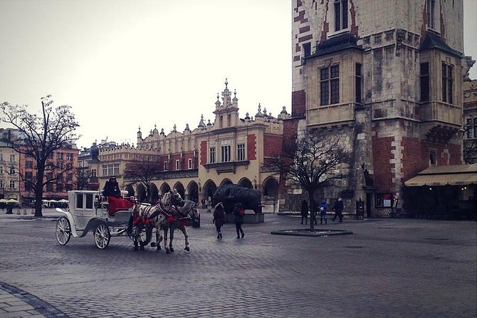 Old Town Krakow & Wawel Castle Walking Tour - Planty Park to Wawel Hill: A Green Belt That Sets Up the Big Finish