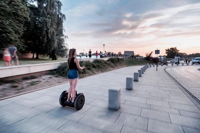 Segway Tour of Krakow: Full Tour (Old Town + Jewish Quarter) - 3-Hours of Magic! - Remuh Cemetery and Father Bernatek Footbridge: A Thoughtful Finish