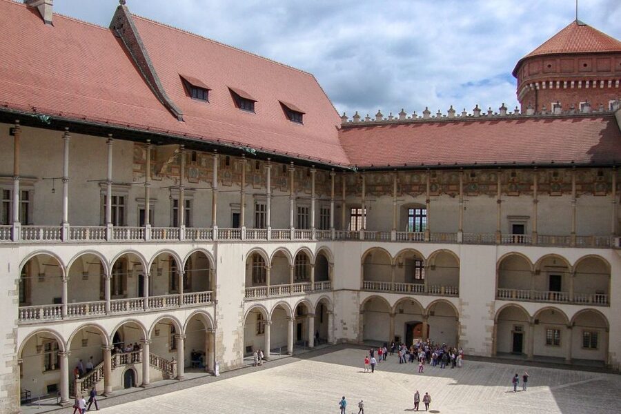 Skip-the-Line Wawel Castle Chambers Private Tour - Who should book this Wawel tour