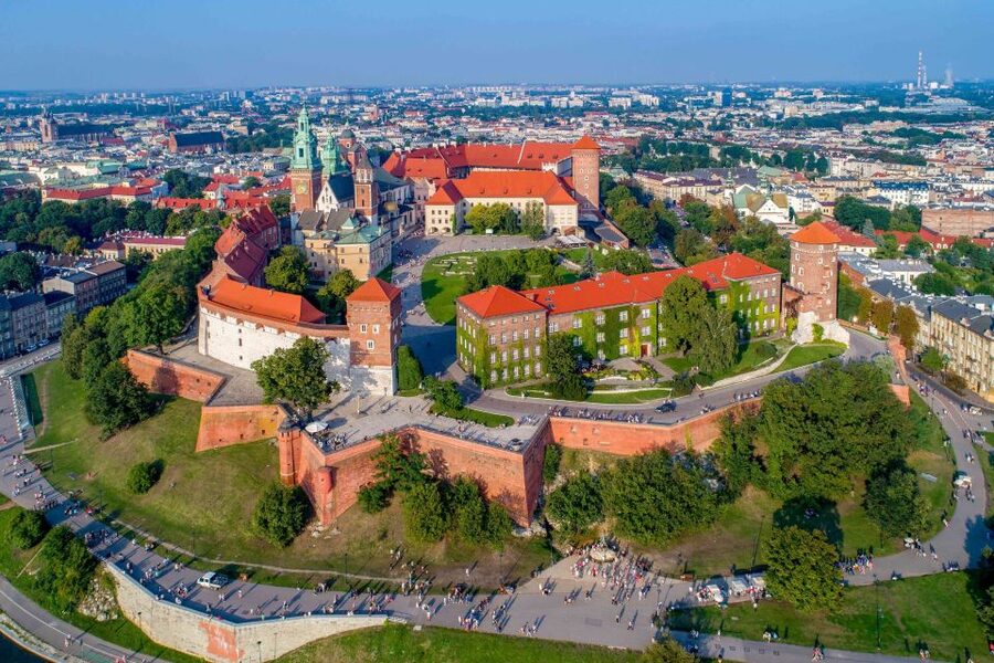 Skip-the-Line Wawel Castle Chambers Private Tour - The 2-hour plan: Wawel Hill plus Royal Castle State Rooms