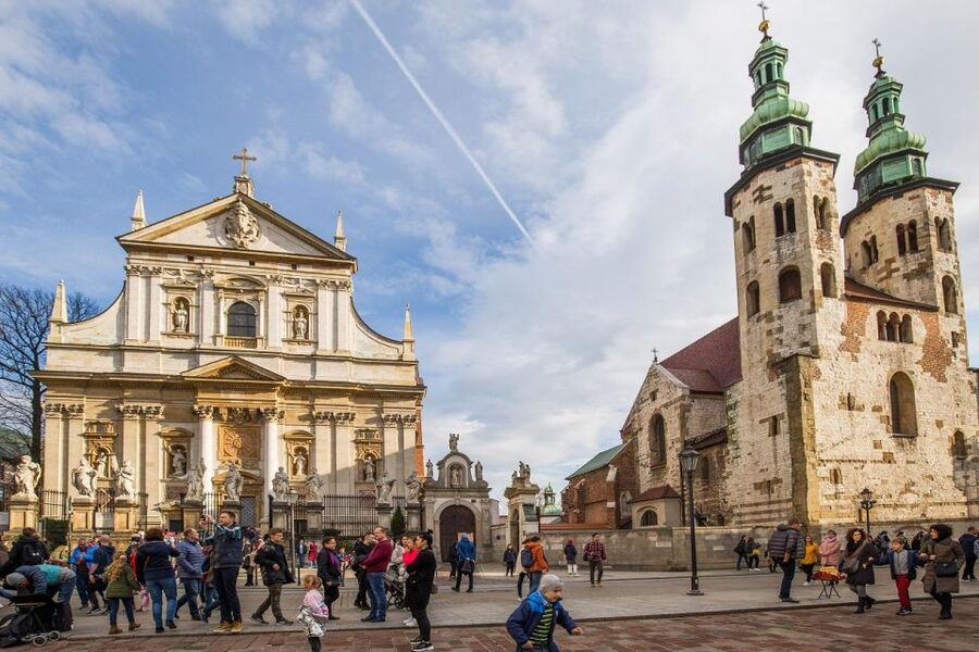 St. Mary's Basilica and more - a short walk with a guide - Inside St. Mary’s Basilica: what you should look for