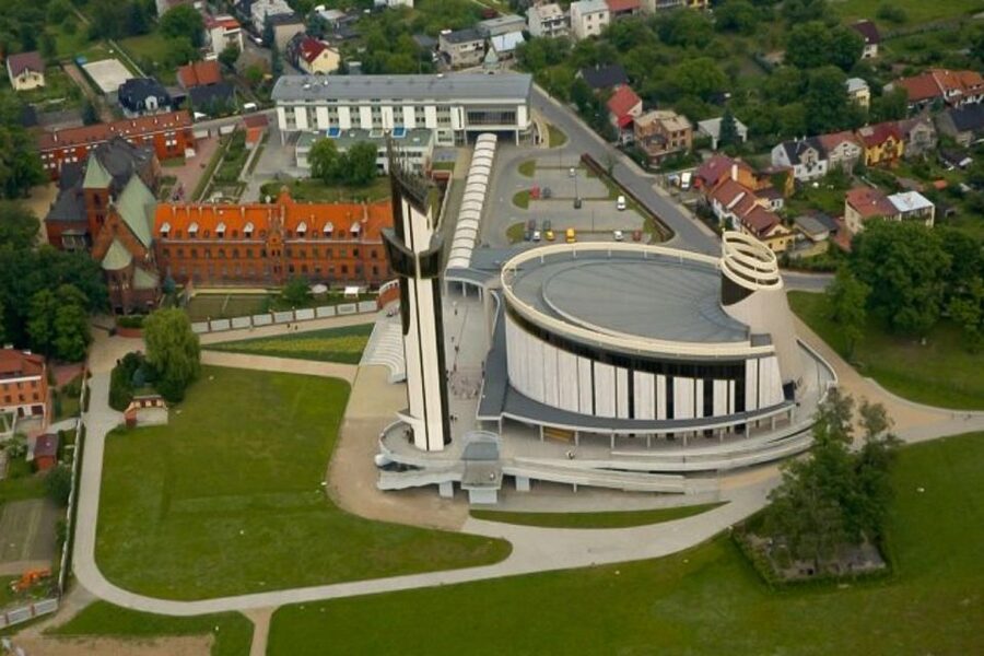 Wadowice, Kalwaria and Lagiewniki: John Paul II Tour - The 17th-Century Baroque Church and the Miraculous Painting