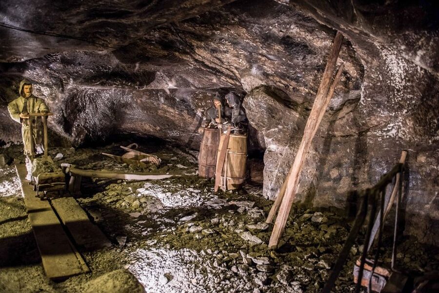 Wieliczka Salt Mine Tour Including Hotel Pick-Up - Walking the salt route: more than 2.5 km of carved rooms